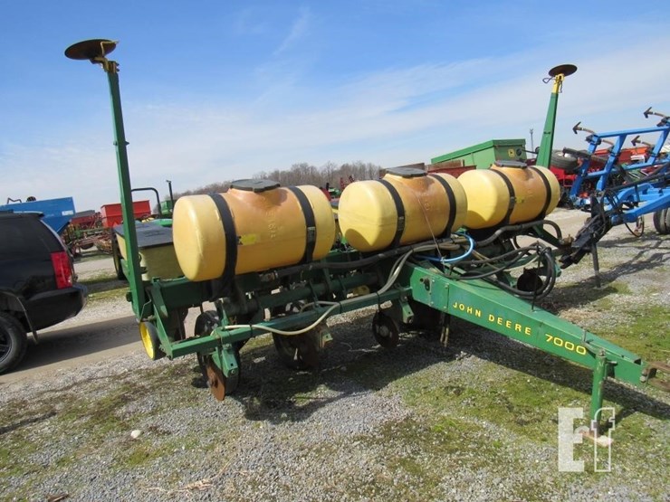 john-deere-7000-image-1
