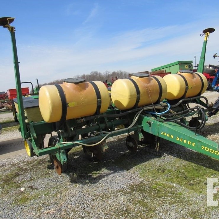 JOHN DEERE 7000
