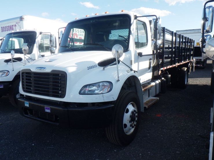 2020-freightliner-m2-106-image-1
