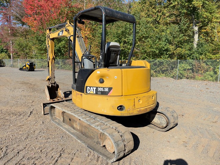 2014-caterpillar-305-image-3
