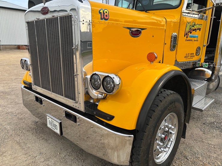 1982-peterbilt-359-image-7