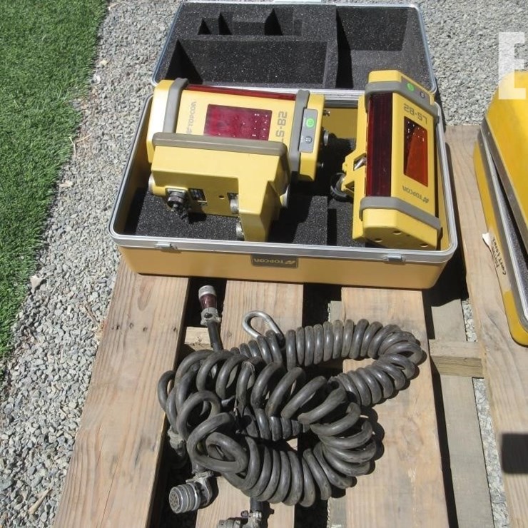 TOPCON LS-B2 LASER RECEIVER W/DISPLAY