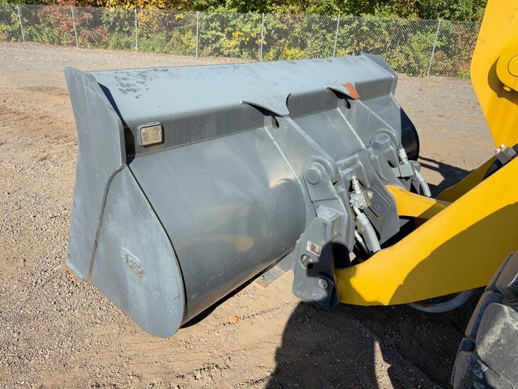 2022-komatsu-wa200-8-image-10