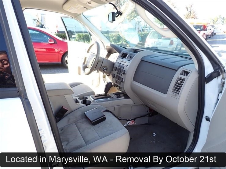 2010-ford-escape-image-11