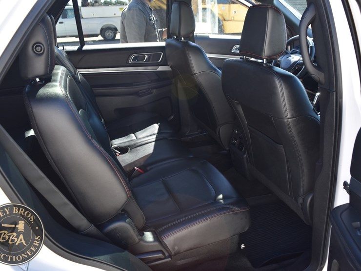 2018-ford-explorer-image-44