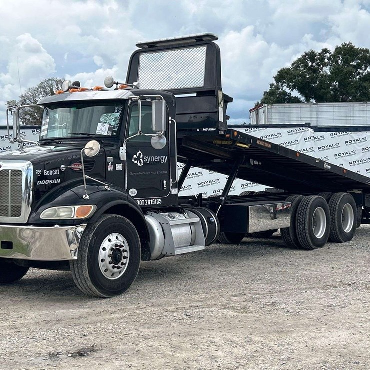 2015 PETERBILT 348
