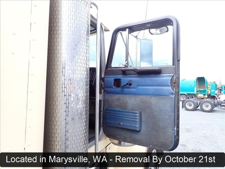 1993-peterbilt-378-image-49