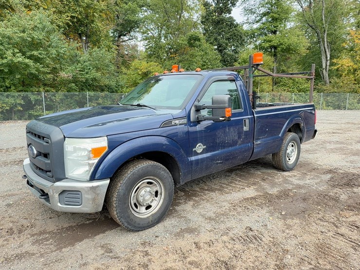 2012-ford-f350-xl-image-1