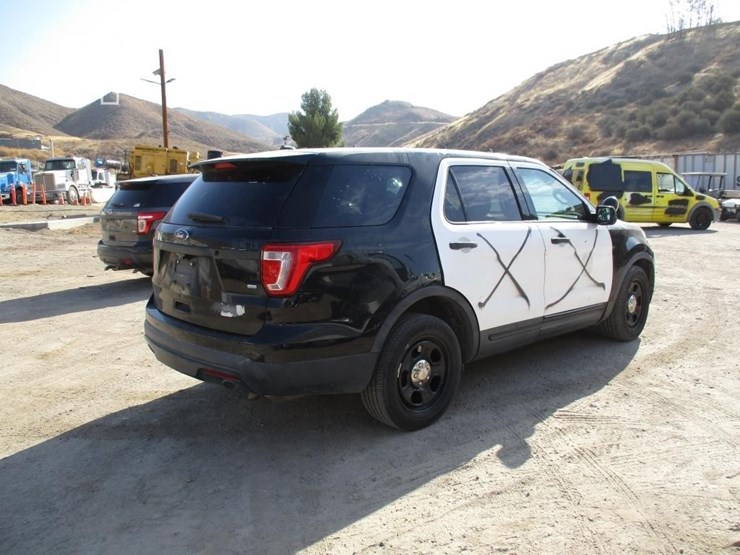 2015-ford-explorer-image-3