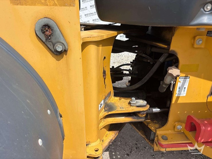 2017-deere-524k-image-24