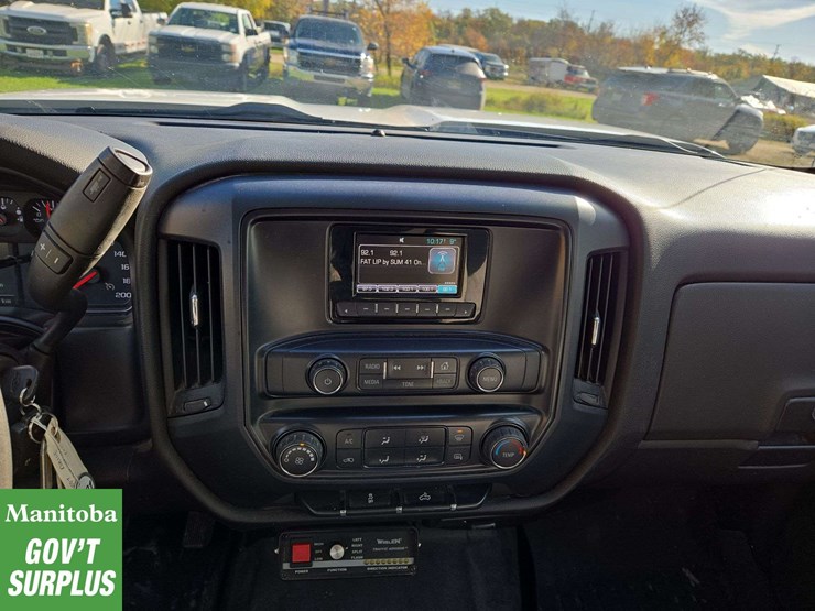 2015-chevrolet-3500-image-26