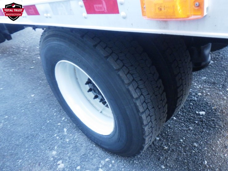 2020-freightliner-m2-106-image-10