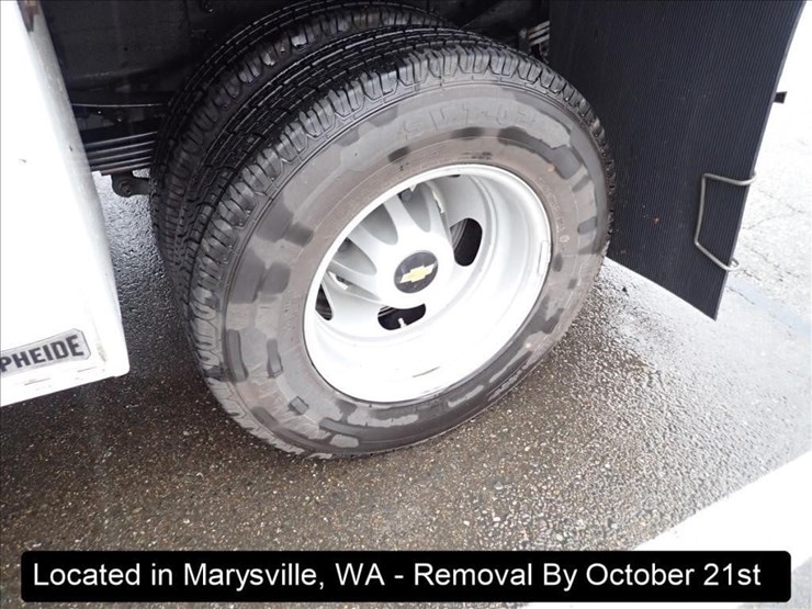 2021-chevrolet-3500-image-27