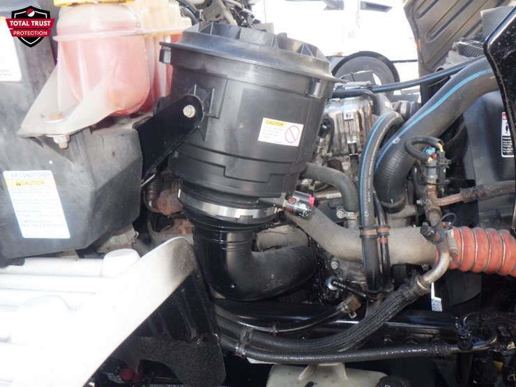 2021-freightliner-m2-106-image-18