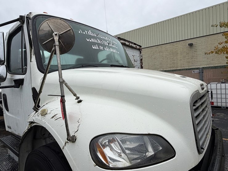 #1667-•-2016-freightliner-m2-cab-and-chassis-image-21