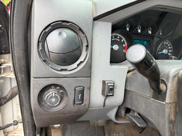 2011-ford-f350-image-26