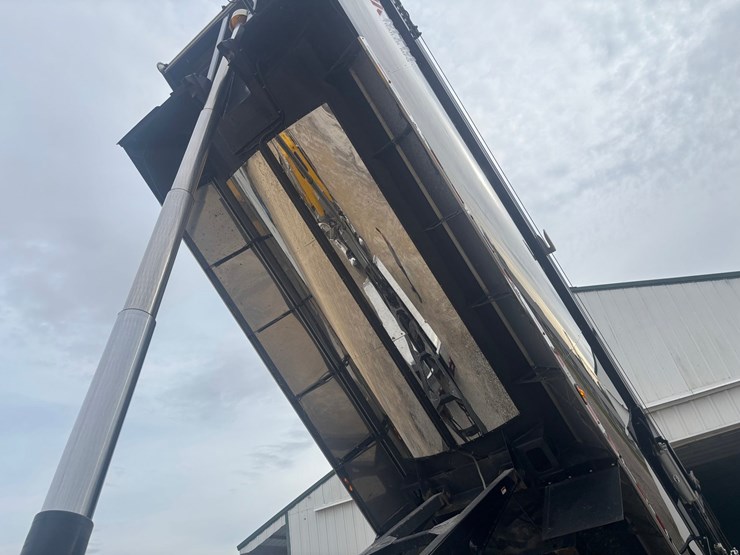 2025-axle-end-dump-image-47