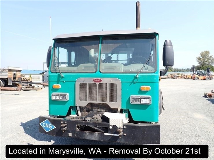 2016-peterbilt-320-image-30