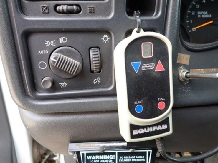 2005-gmc-sierra-3500-image-13