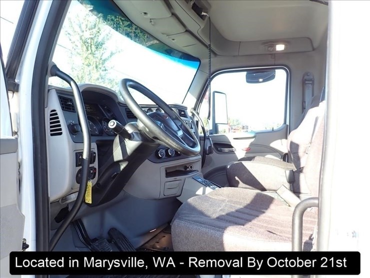 2019-peterbilt-567-image-11