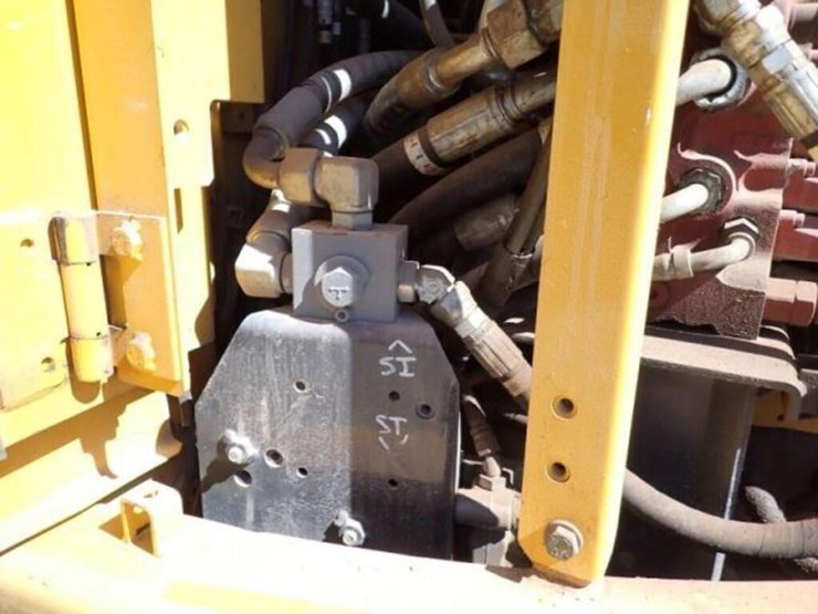 2014-deere-85g-image-60