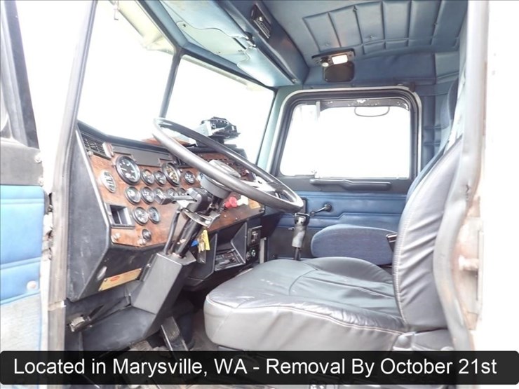 1993-peterbilt-378-image-59