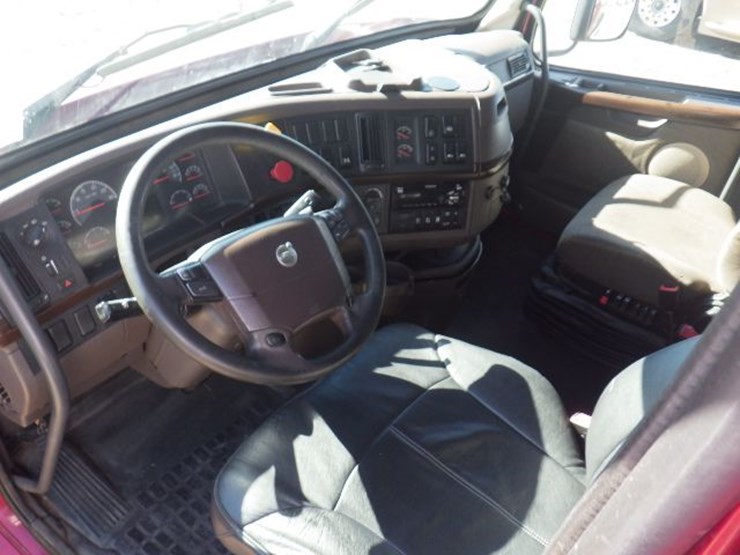 2017-volvo-vnl780-image-20
