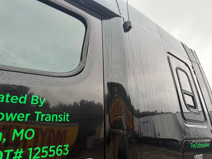 #1659-•-2012-freightliner-cascadia-sleeper-cab-truck-tractor-image-14