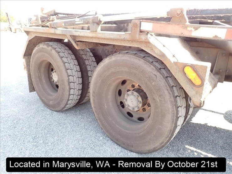 2016-peterbilt-320-image-36