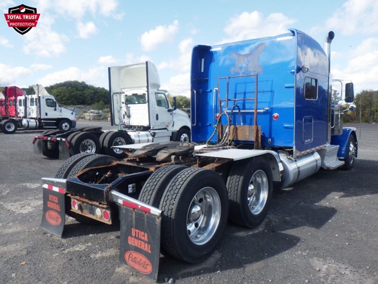 2019-peterbilt-389-image-8
