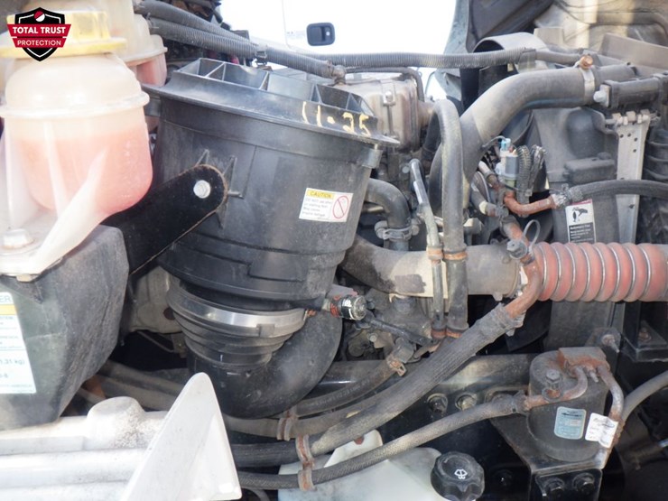 2020-freightliner-m2-106-image-16