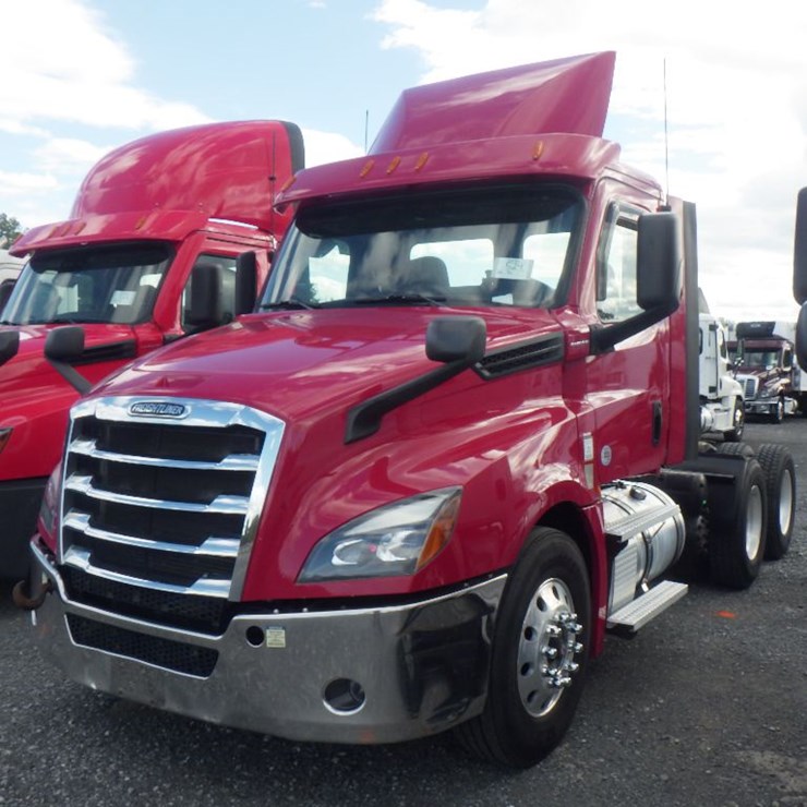 2020 FREIGHTLINER CASCADIA 126