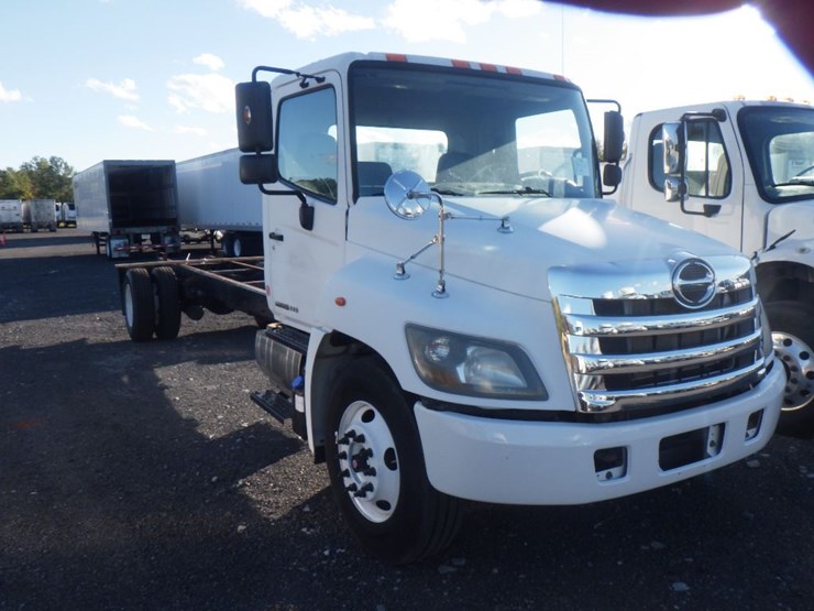 2017-hino-338-image-3