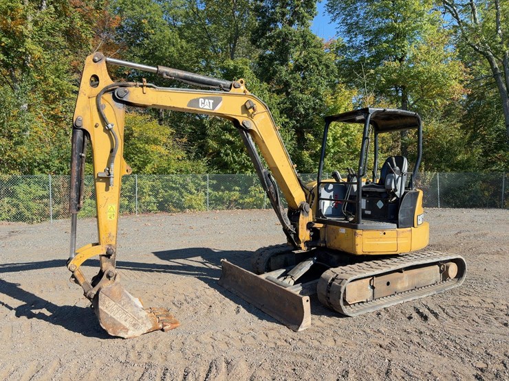 2014-caterpillar-305-image-1