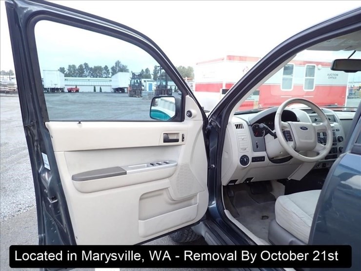 2010-ford-escape-image-3