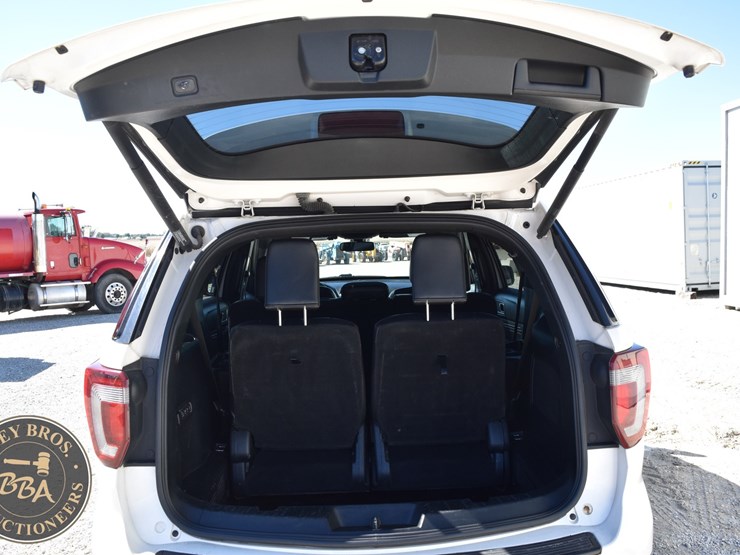 2018-ford-explorer-image-40