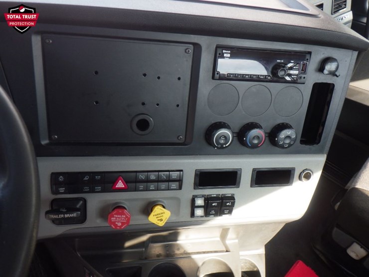 2021-freightliner-cascadia-126-image-18