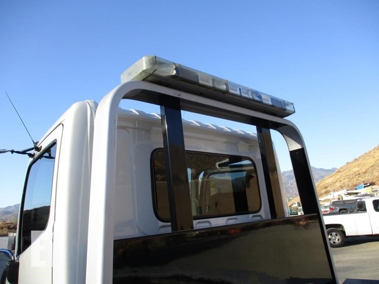2012-hino-268-image-28