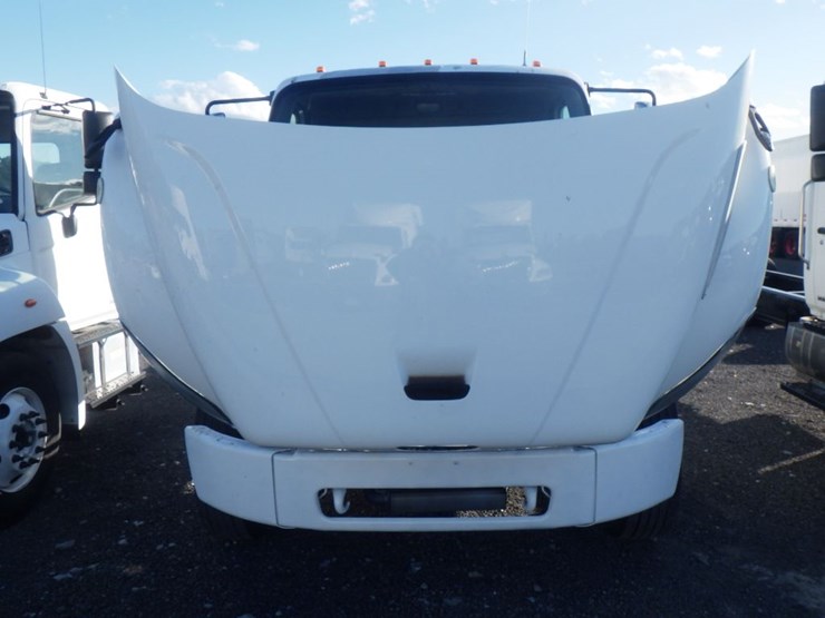 2018-freightliner-m2-106-image-15