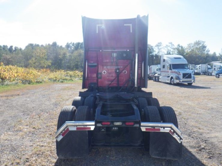 2017-volvo-vnl780-image-13