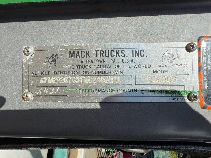 1996-mack-rd688s-image-36