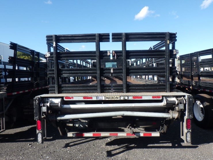 2020-freightliner-m2-106-image-6