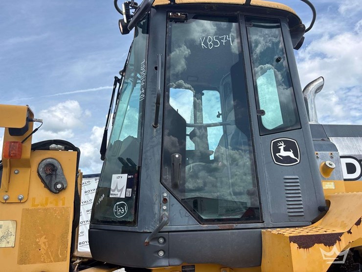 2017-deere-524k-image-10