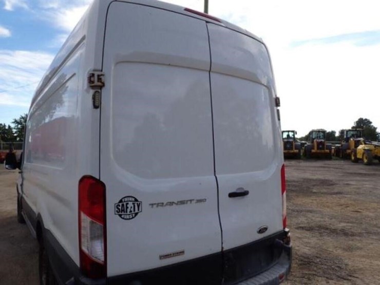 2016-ford-transit-image-30