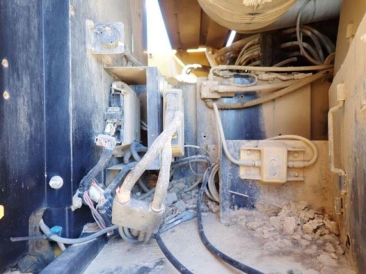 2014-deere-350g-lc-image-67