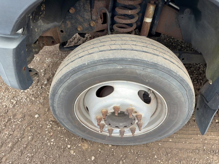 2015-ford-f550-xl-image-11