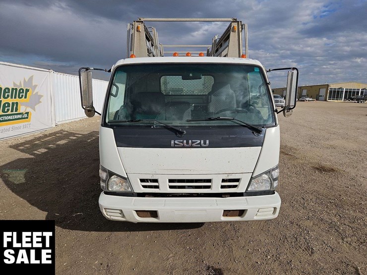2006-isuzu-npr-image-8
