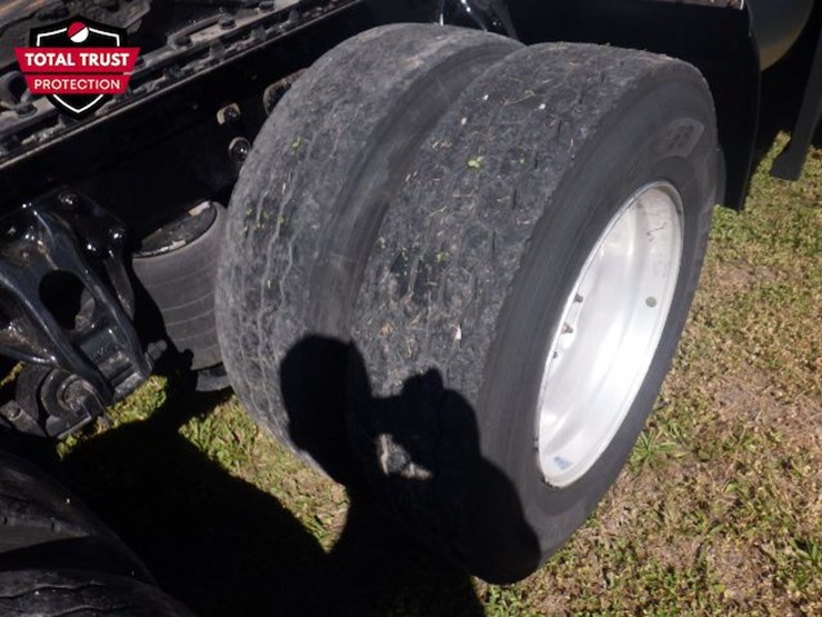 2023-kenworth-t680-image-8