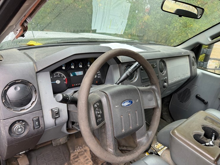 2011-ford-f350-image-21
