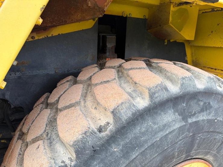 komatsu-hm350-2-image-12